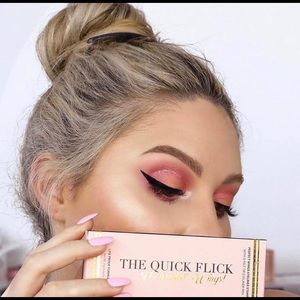 10mm winged eyeliner stamp. Only used once!